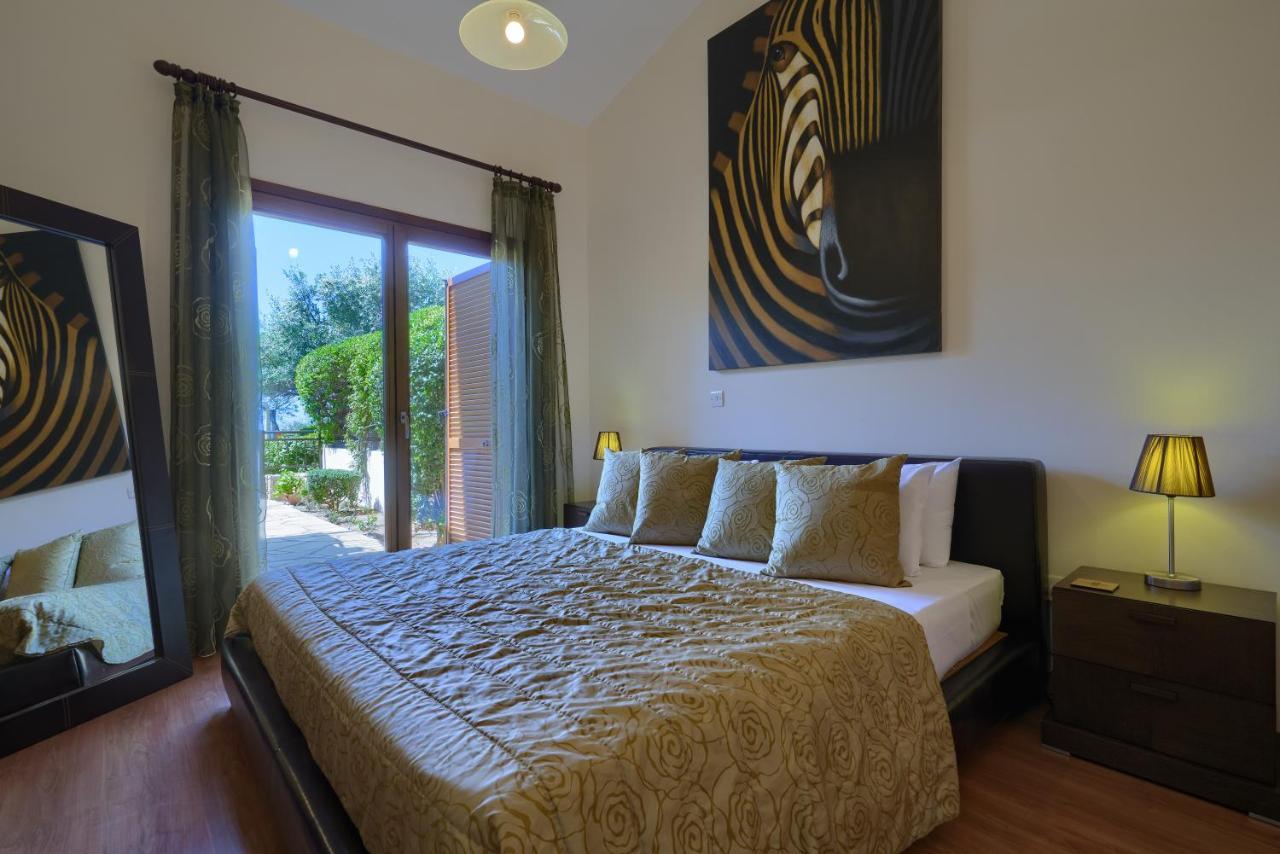 3 Bedroom Villa Madelini With Private Pool, Aphrodite Hills Resort クークリア エクステリア 写真